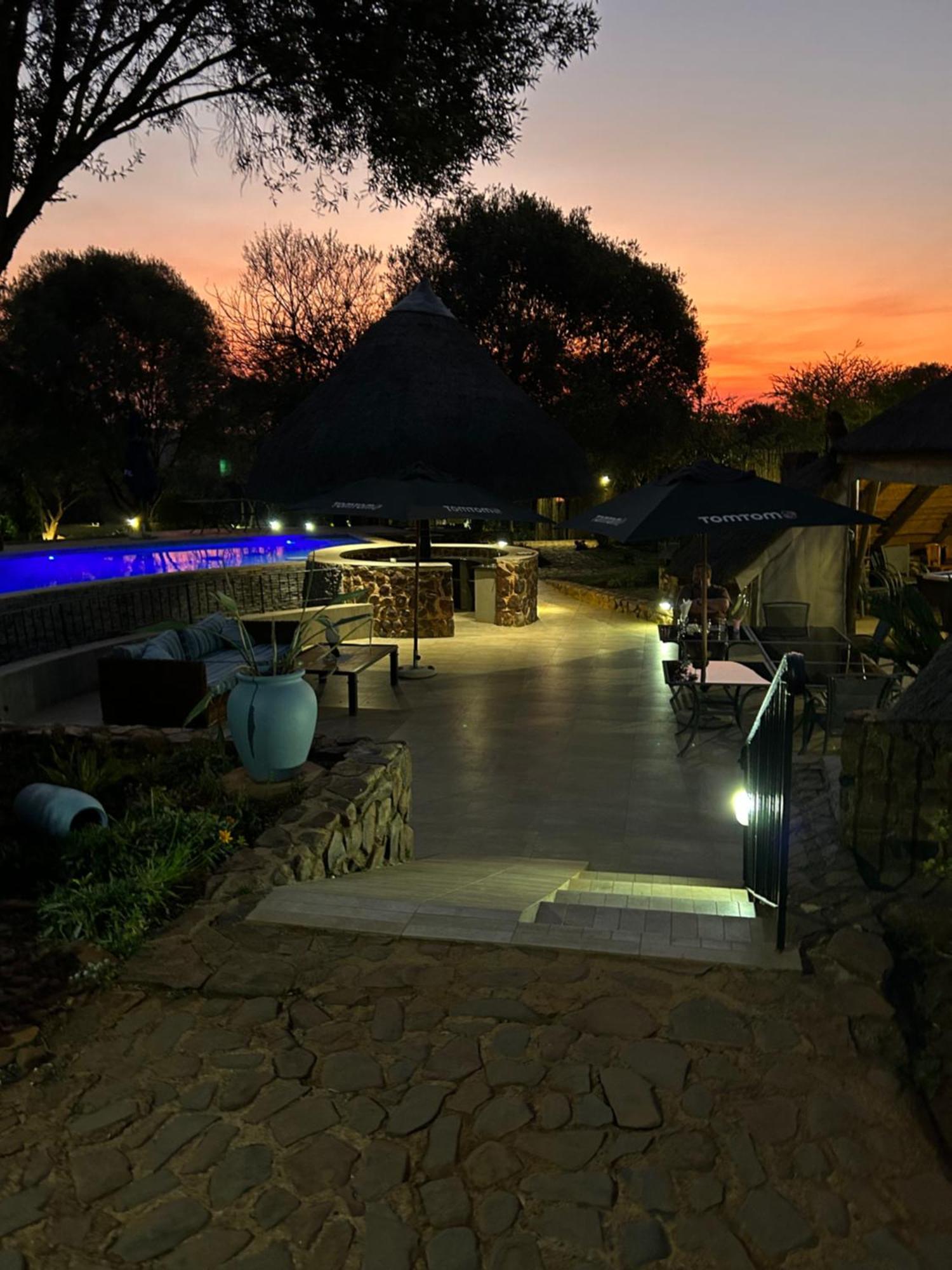 Tidimalo Lodge ルステンブルク エクステリア 写真